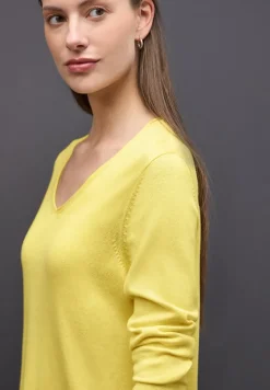 V-Neck Pullover