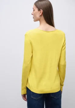 V-Neck Pullover