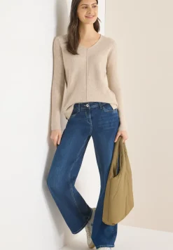 V-Neck Pullover