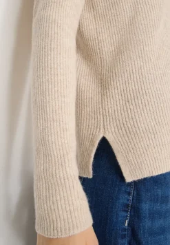 V-Neck Pullover