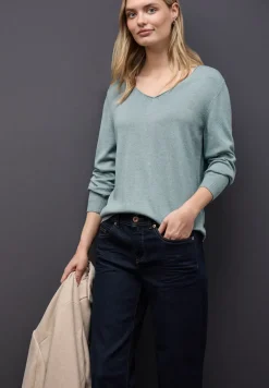 V-Neck Pullover