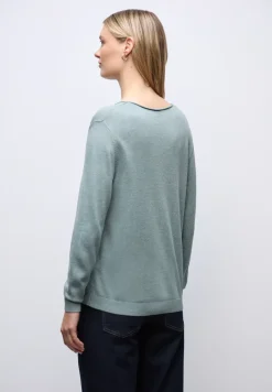 V-Neck Pullover