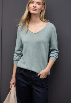 V-Neck Pullover