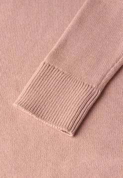 V-Neck Pullover