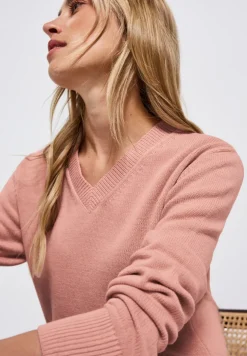V-Neck Pullover