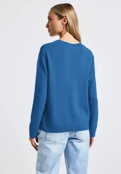 V-Neck Pullover