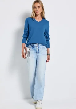 V-Neck Pullover
