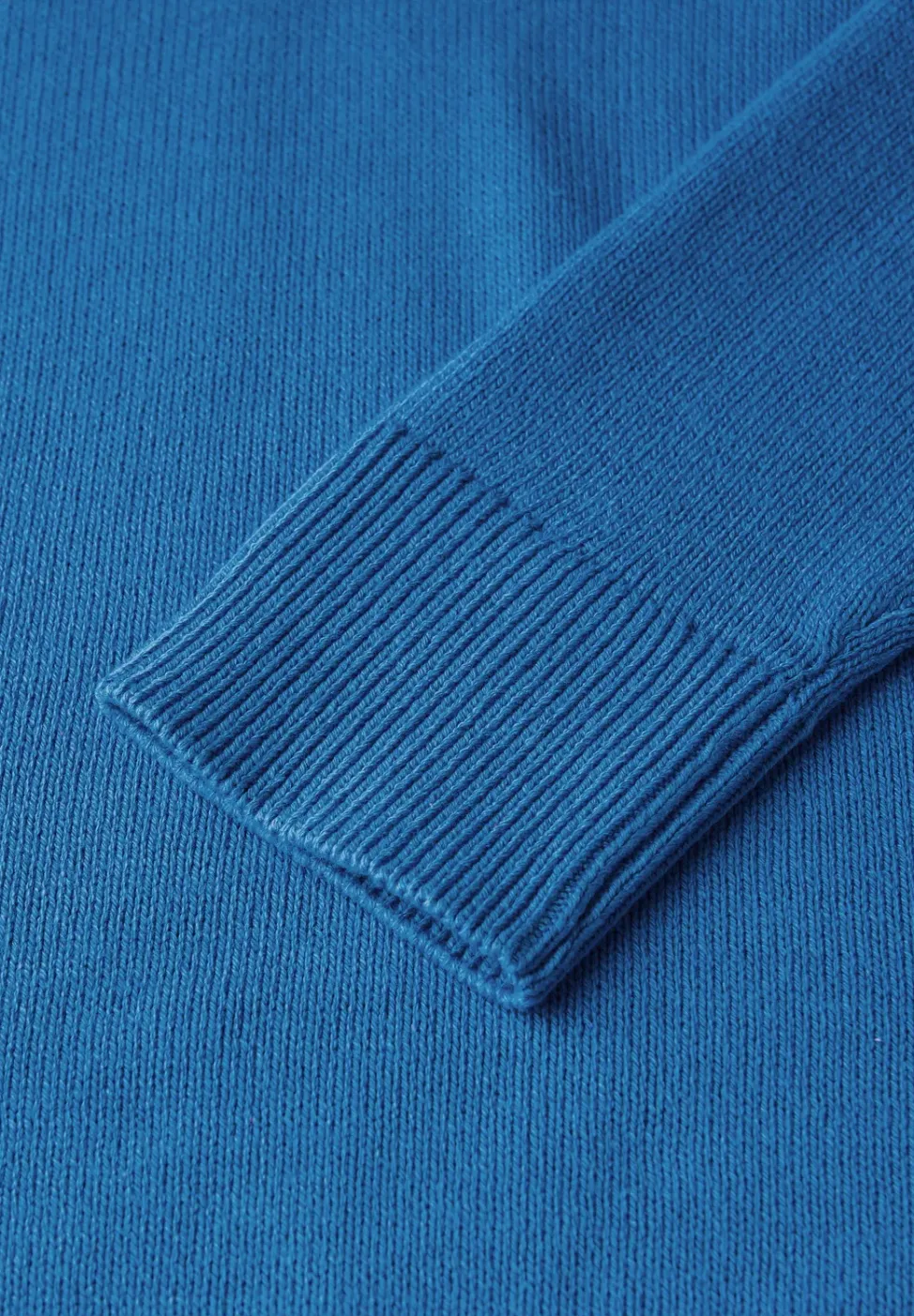 V-Neck Pullover