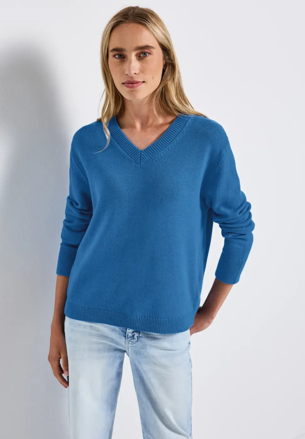 V-Neck Pullover