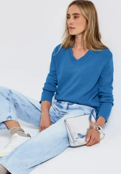 V-Neck Pullover