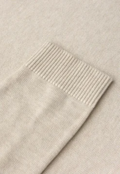V-Neck Pullover