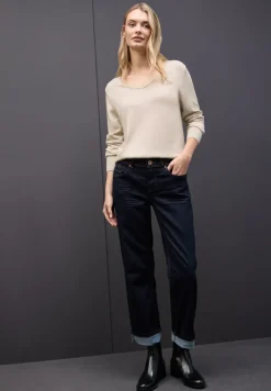 V-Neck Pullover