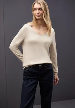 V-Neck Pullover
