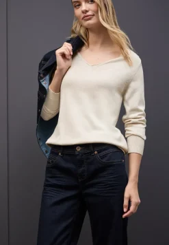 V-Neck Pullover