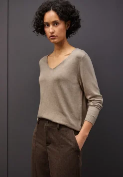 V-Neck Pullover