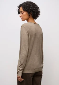 V-Neck Pullover