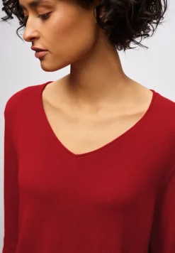 V-Neck Pullover