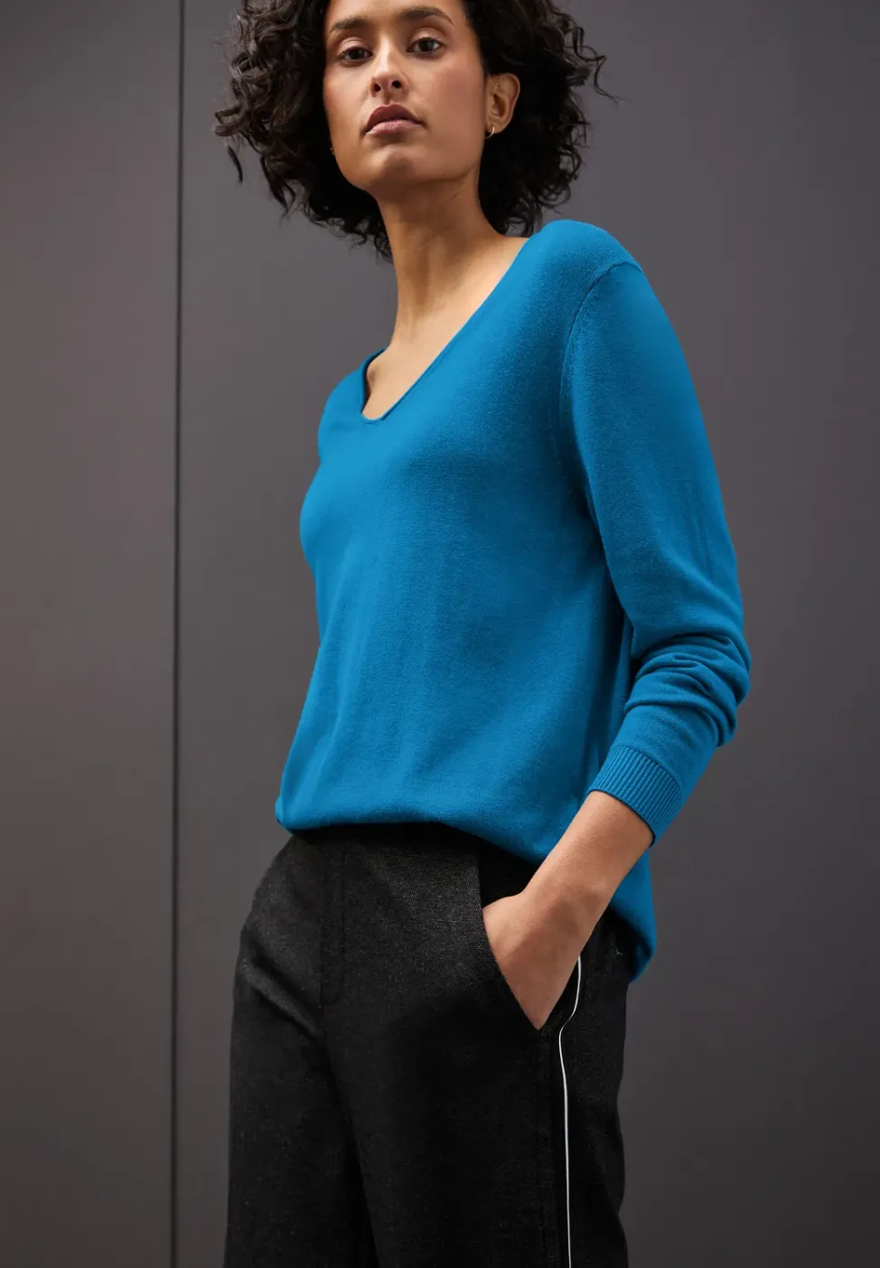 V-Neck Pullover