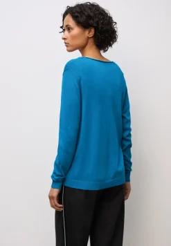 V-Neck Pullover