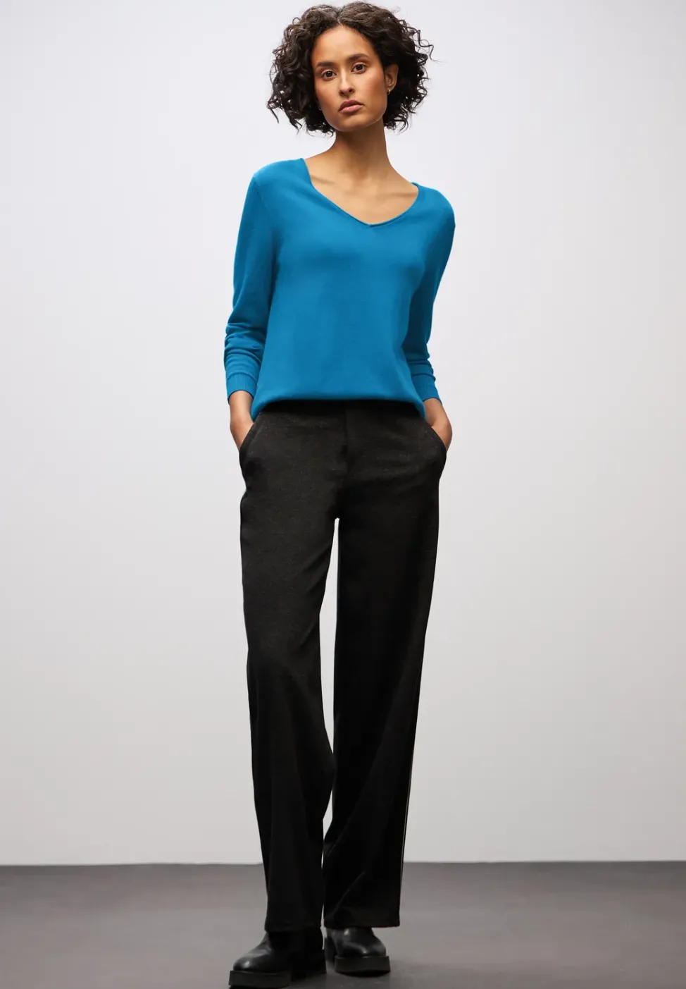 V-Neck Pullover