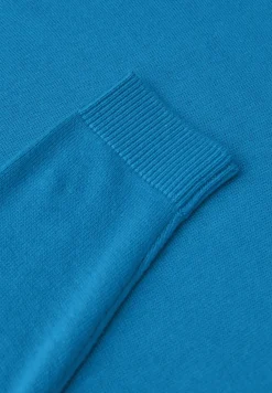 V-Neck Pullover