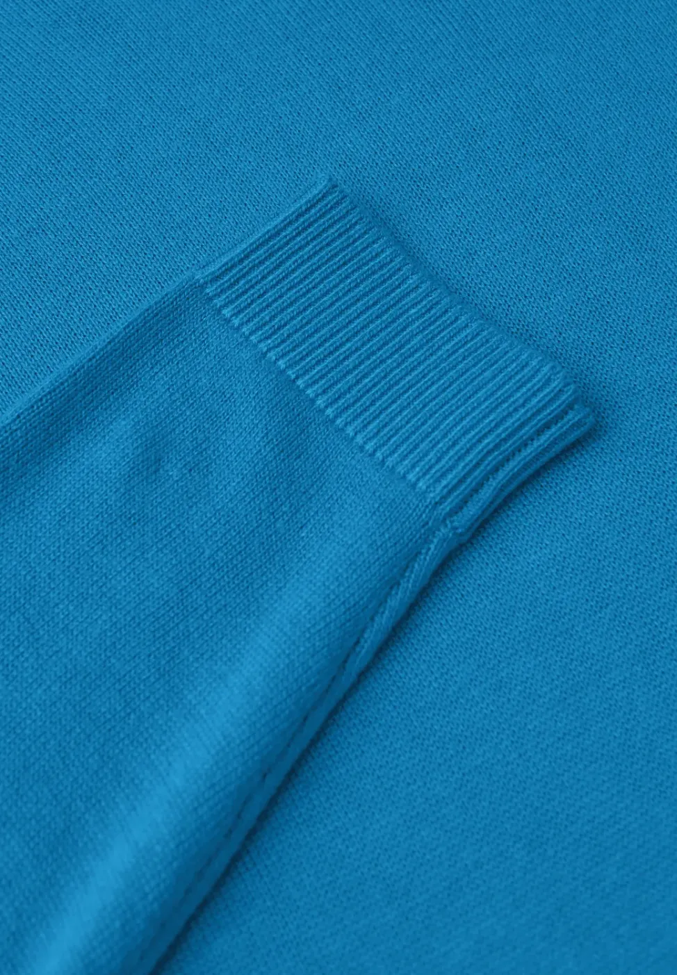 V-Neck Pullover