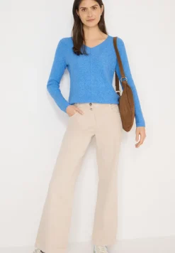 V-Neck Pullover