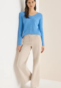 V-Neck Pullover