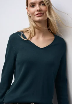 V-Neck Pullover