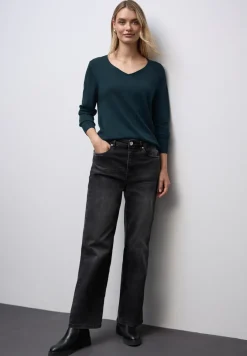 V-Neck Pullover