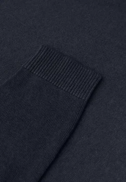 V-Neck Pullover