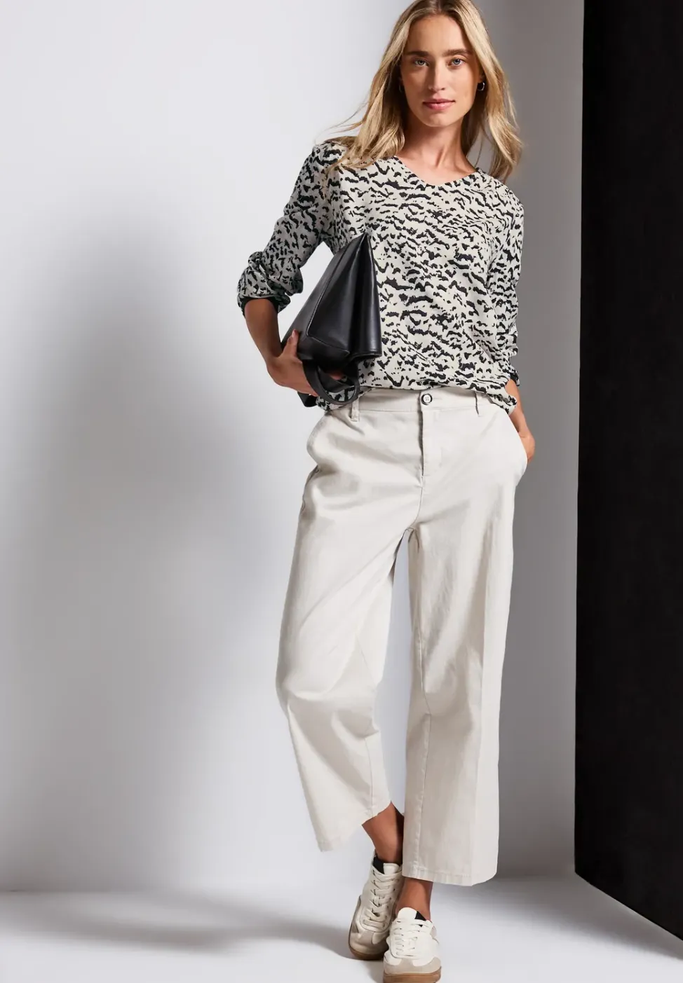 V-Neck Bluse mit Tape