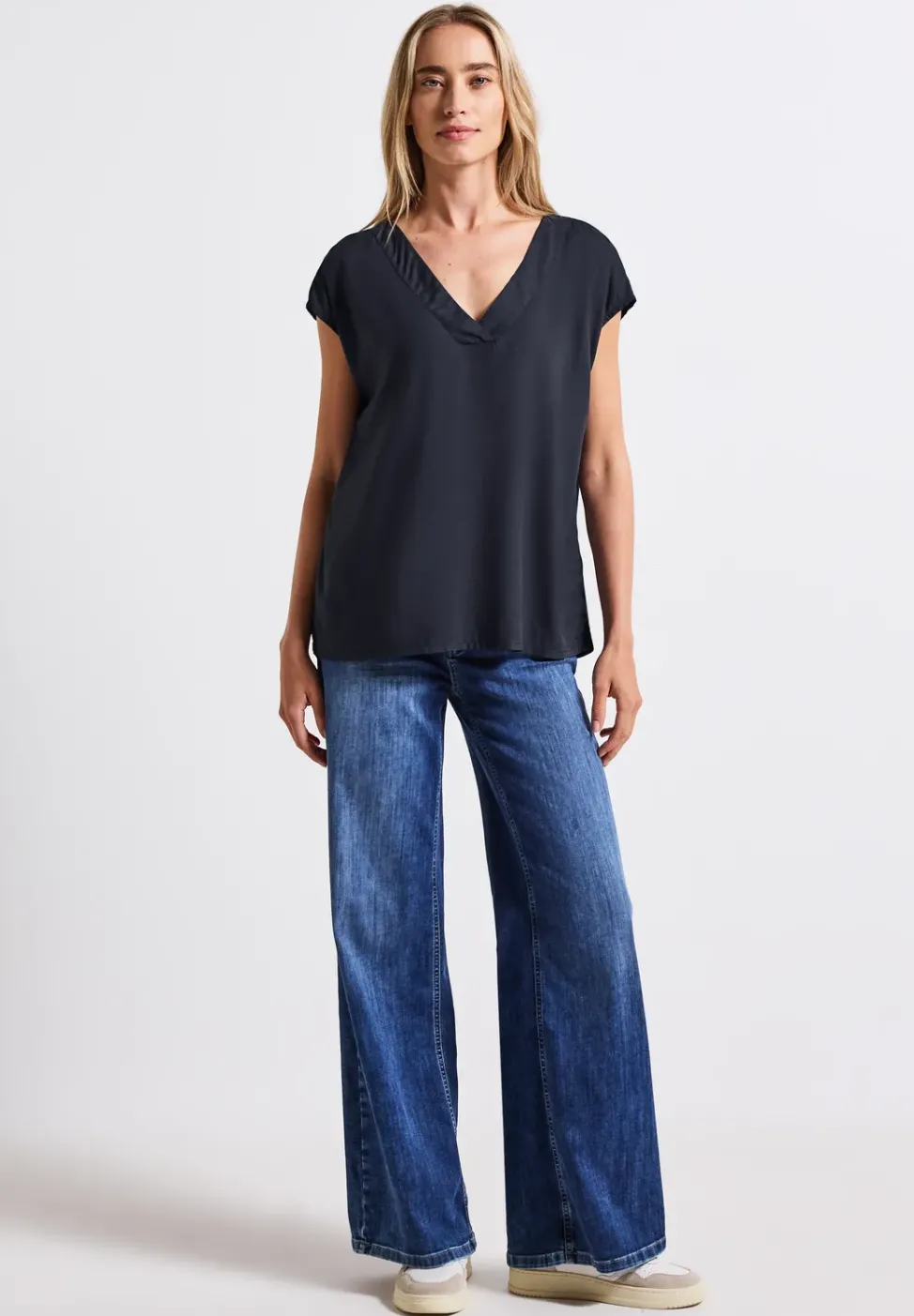 V-Neck Blusenshirt