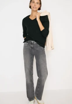 V-Neck Pullover