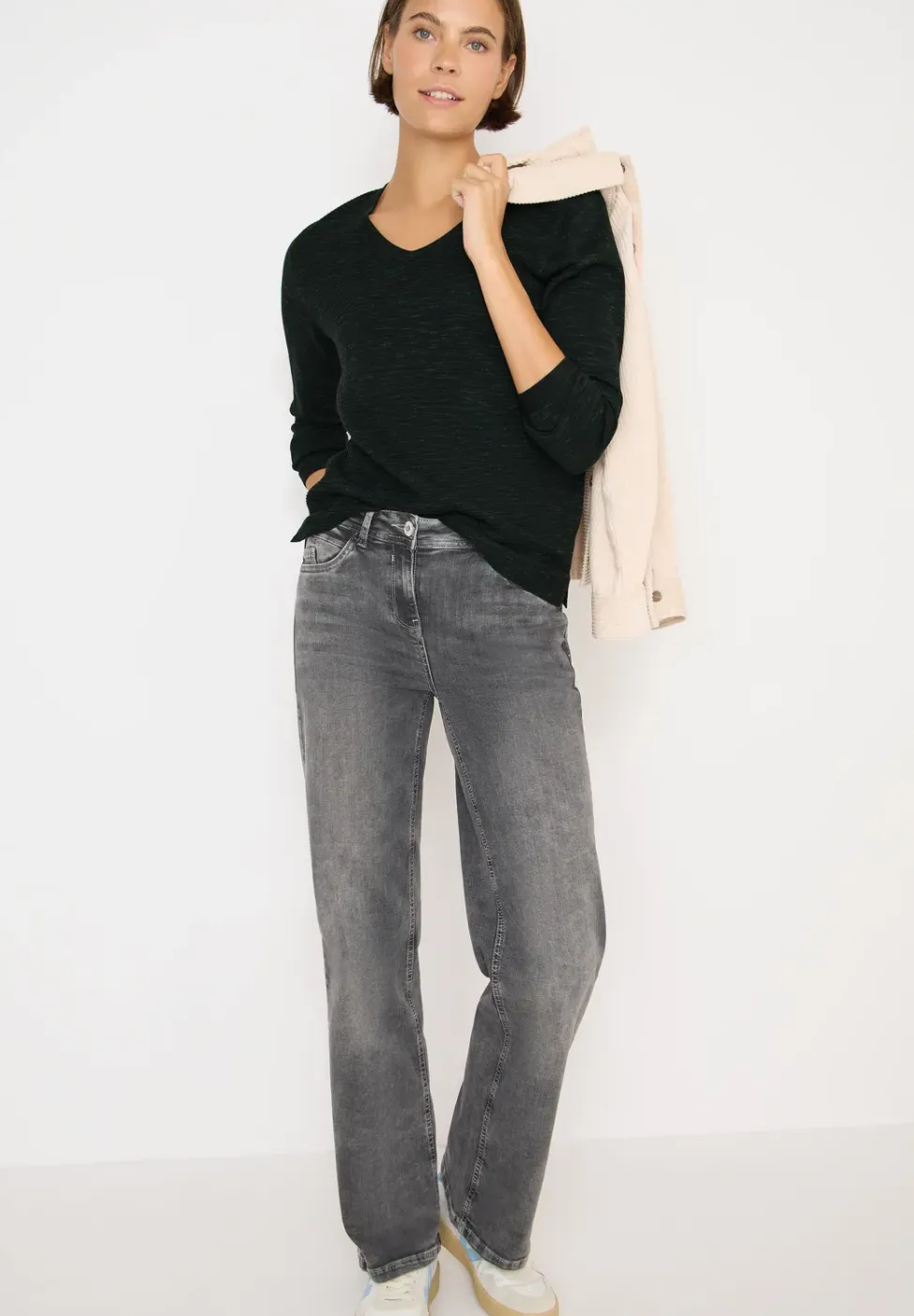 V-Neck Pullover