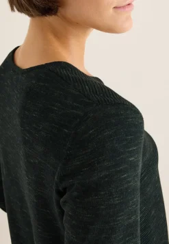 V-Neck Pullover