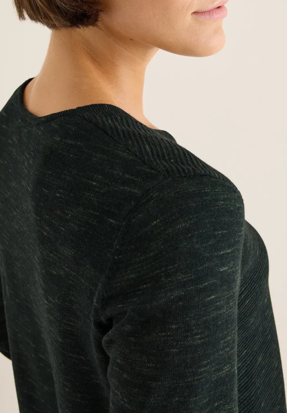V-Neck Pullover