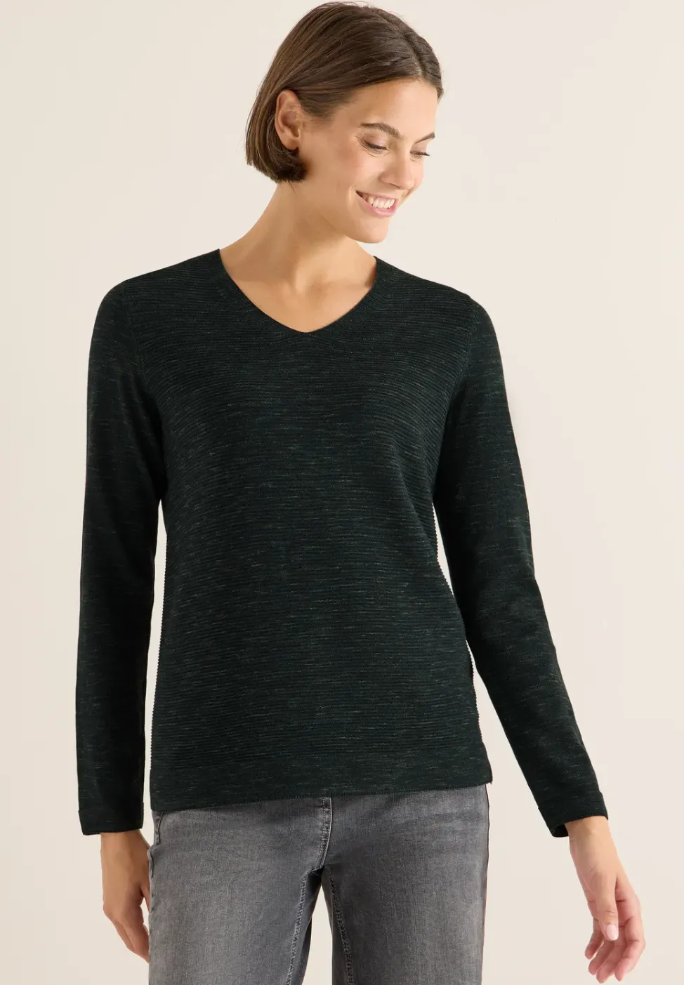 V-Neck Pullover