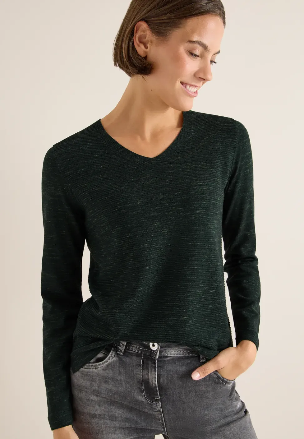 V-Neck Pullover