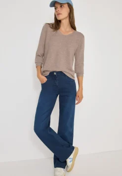 V-Neck Pullover