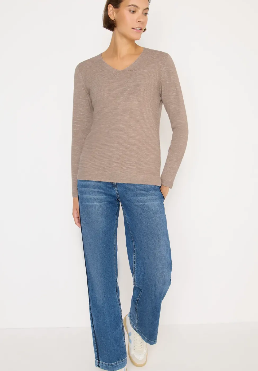 V-Neck Pullover