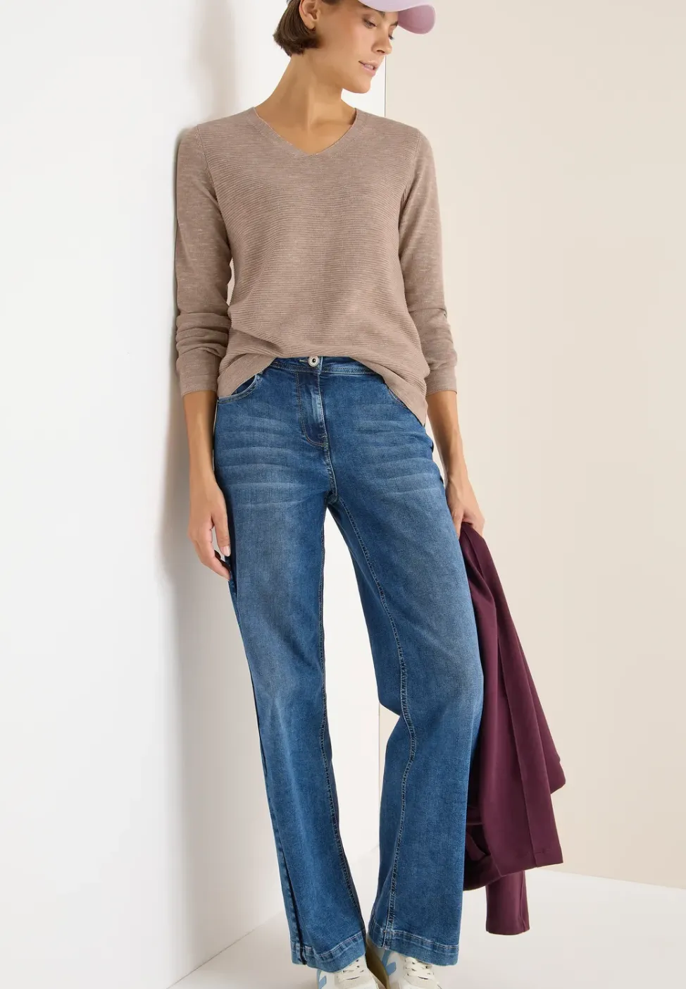 V-Neck Pullover