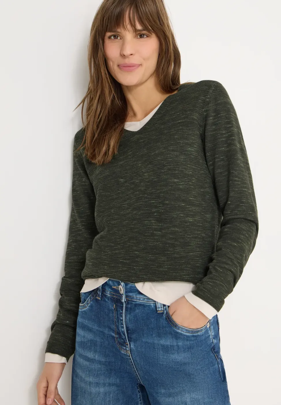 V-Neck Pullover
