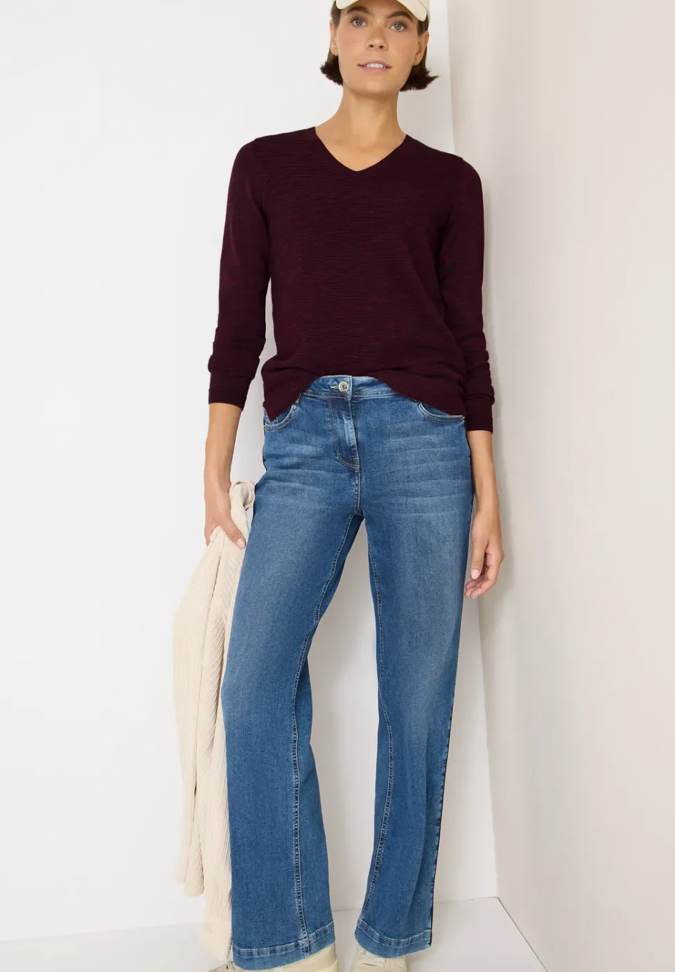 V-Neck Pullover