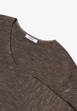 V-Neck Pullover