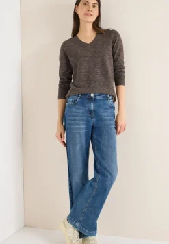 V-Neck Pullover
