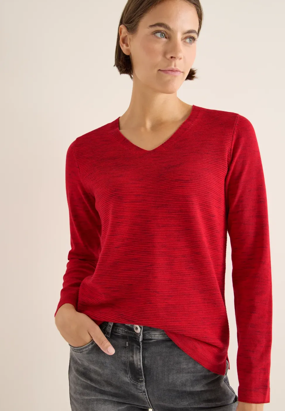 V-Neck Pullover