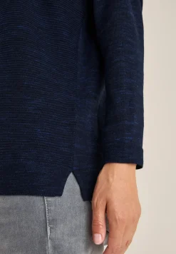 V-Neck Pullover