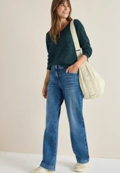 V-Neck Pullover