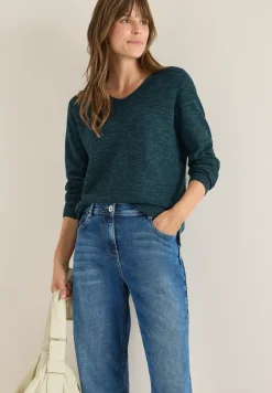 V-Neck Pullover